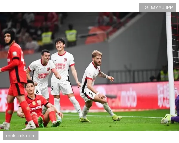 海港队成功卫冕中超冠军，再创辉煌战绩