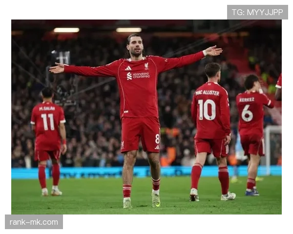 索博斯洛伊作为中场核心表现稳健,持续提升球队进攻组织能力