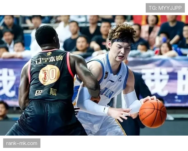 申京利用高位挡拆创造得分机会，较上赛季内线突破效率显著提升