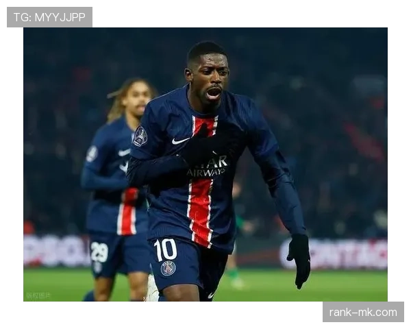 登贝莱居然在家穿得比出场还花哨，球场外这速度感觉是模特身份？